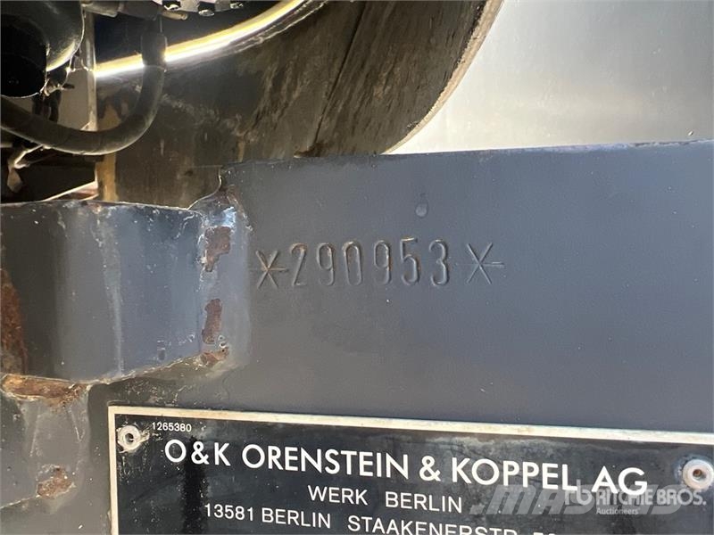O&K L15.5 Wheel Loader Pale gommate