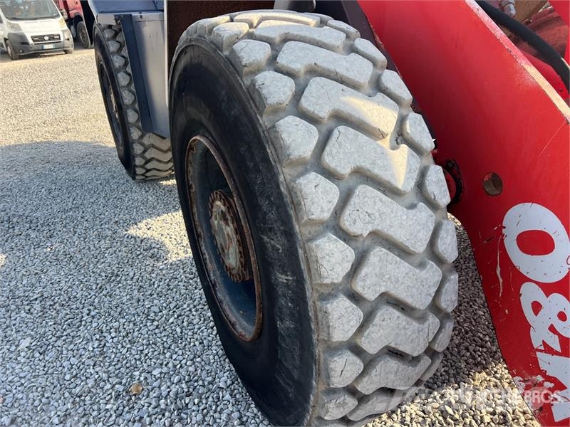 O&K L15.5 Wheel Loader Pale gommate