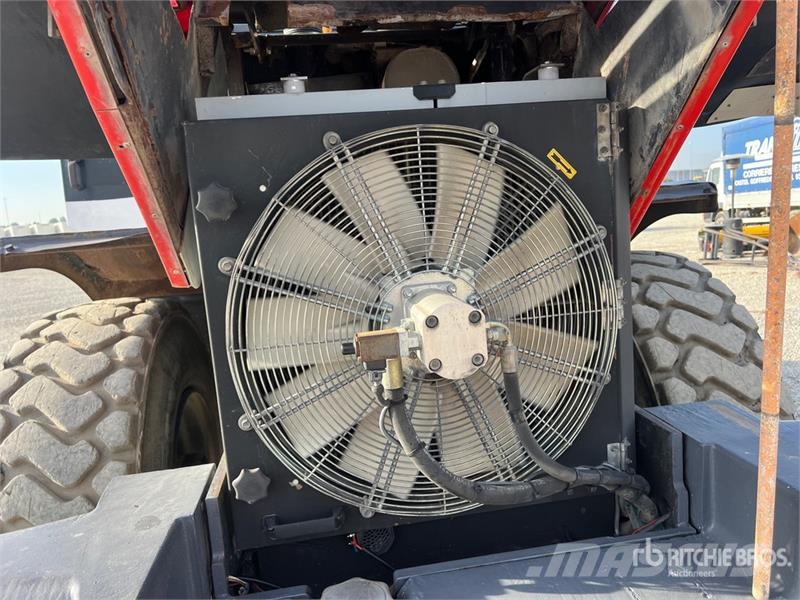 O&K L15.5 Wheel Loader Pale gommate