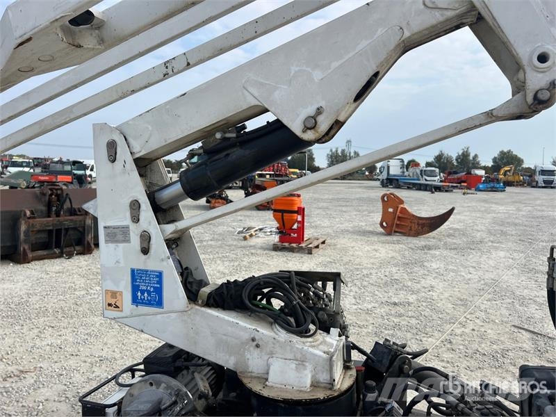 Oil & Steel Octopussy 14-12 Twin Crawler Diesel Articulating B Körüklü personel platformları