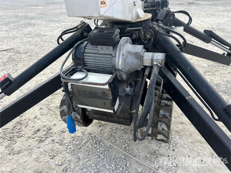 Oil & Steel Octopussy 14-12 Twin Crawler Diesel Articulating B Körüklü personel platformları