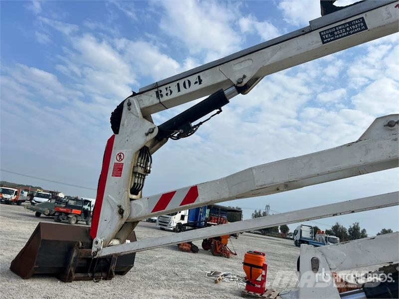 Oil & Steel Octopussy 14-12 Twin Crawler Diesel Articulating B Körüklü personel platformları