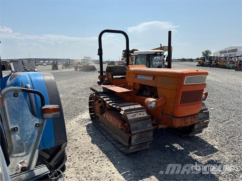 OM 655 Track Tractor Traktory