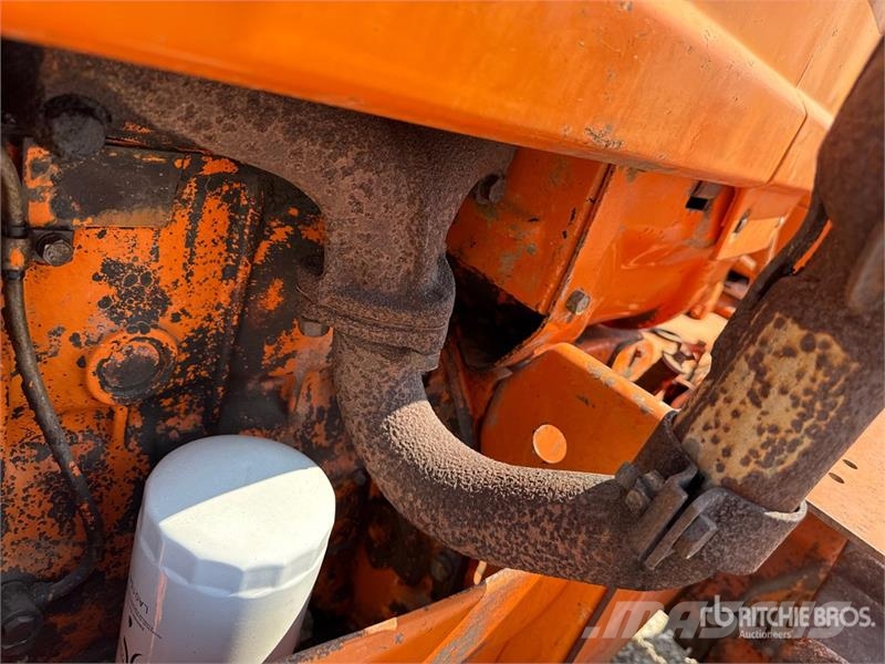 OM 655 Track Tractor Traktory