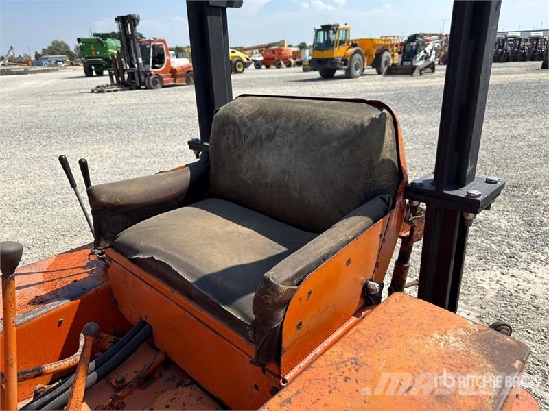 OM 655 Track Tractor Traktory