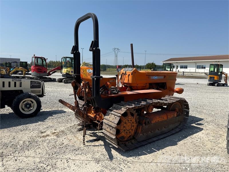 OM 655 Track Tractor Traktory