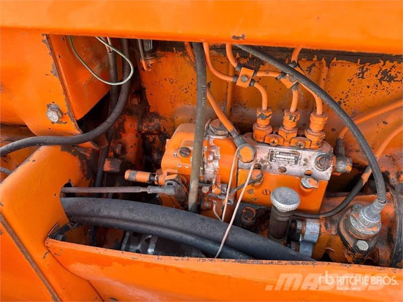 OM 655 Track Tractor Traktory