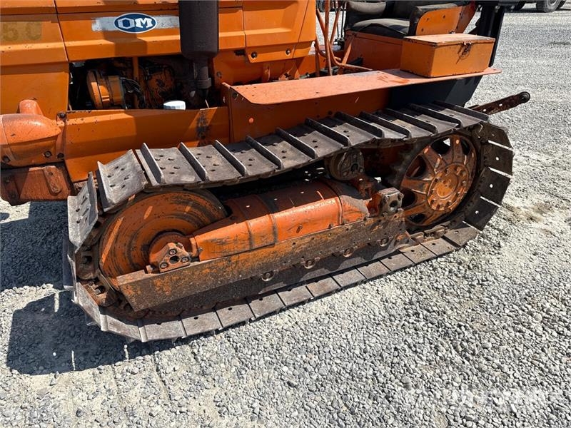OM 655 Track Tractor Traktory