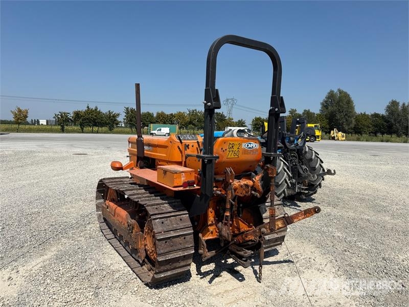 OM 655 Track Tractor Traktory