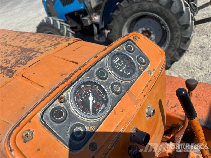 OM 655 Track Tractor Traktory