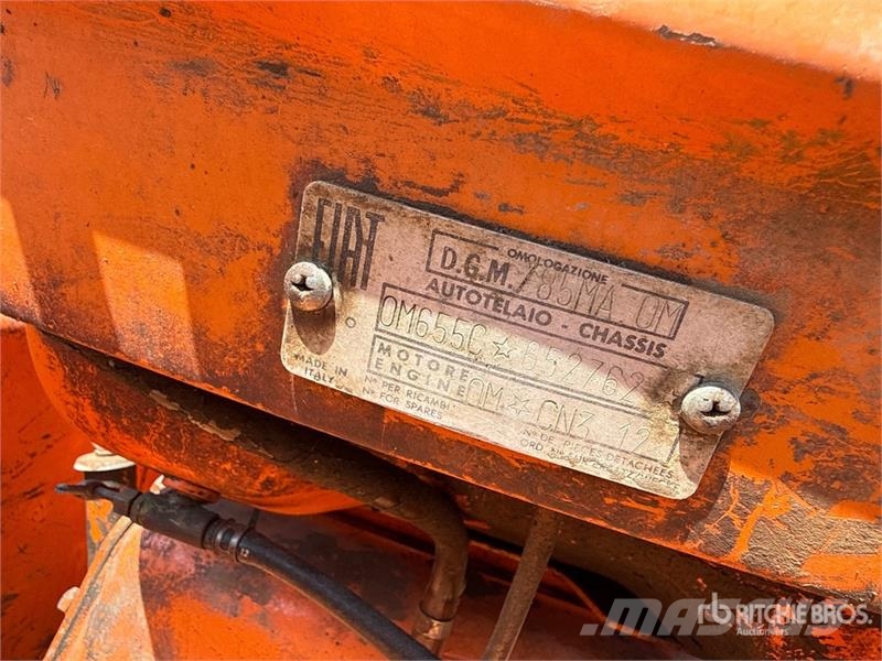 OM 655 Track Tractor Traktory