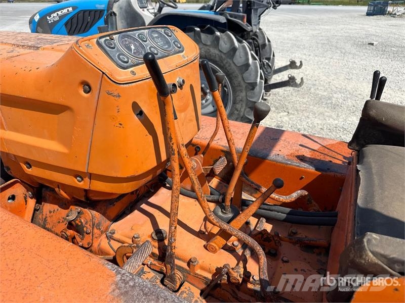 OM 655 Track Tractor Traktory