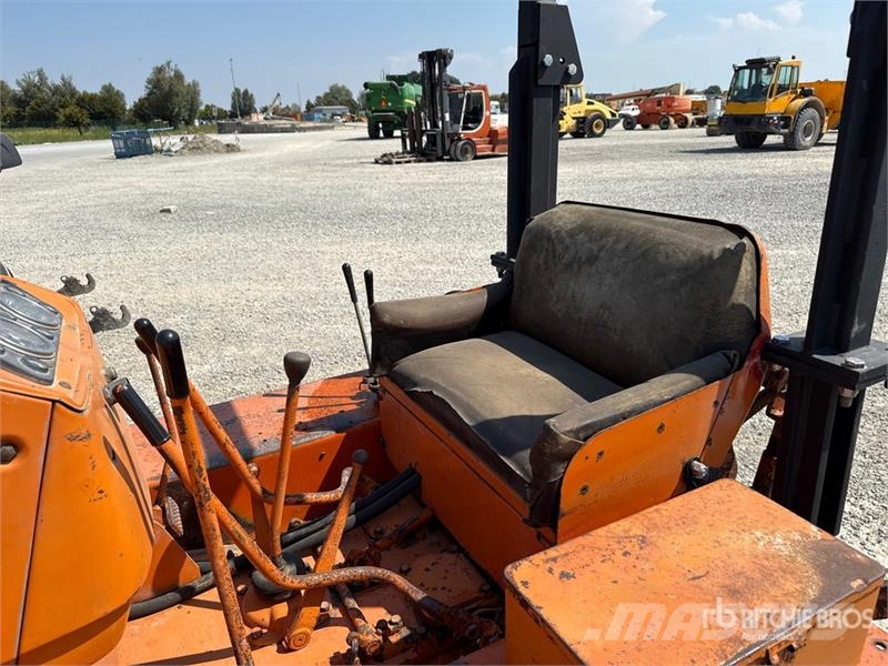 OM 655 Track Tractor Traktory