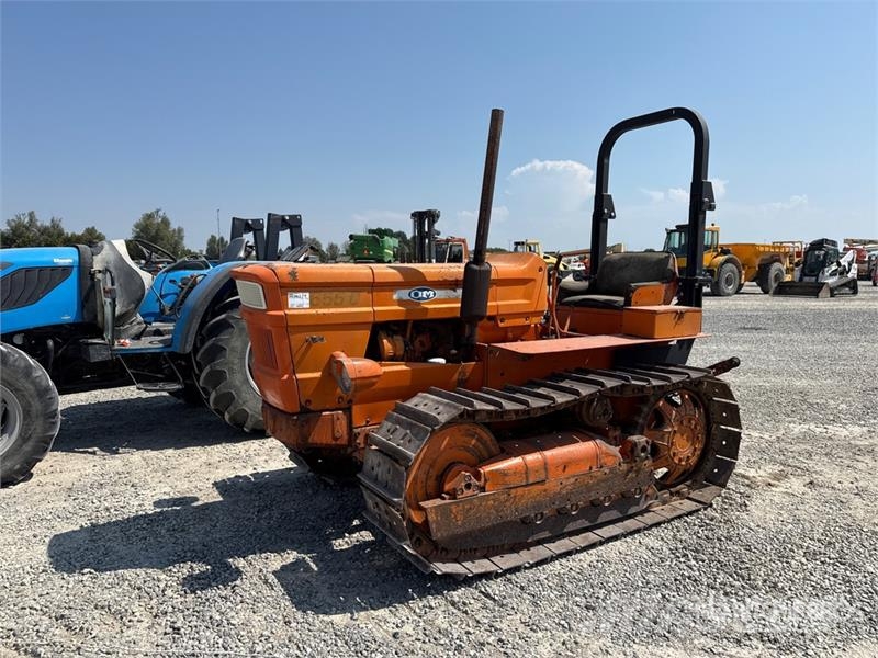 OM 655 Track Tractor Traktory