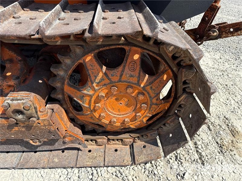 OM 655 Track Tractor Traktory