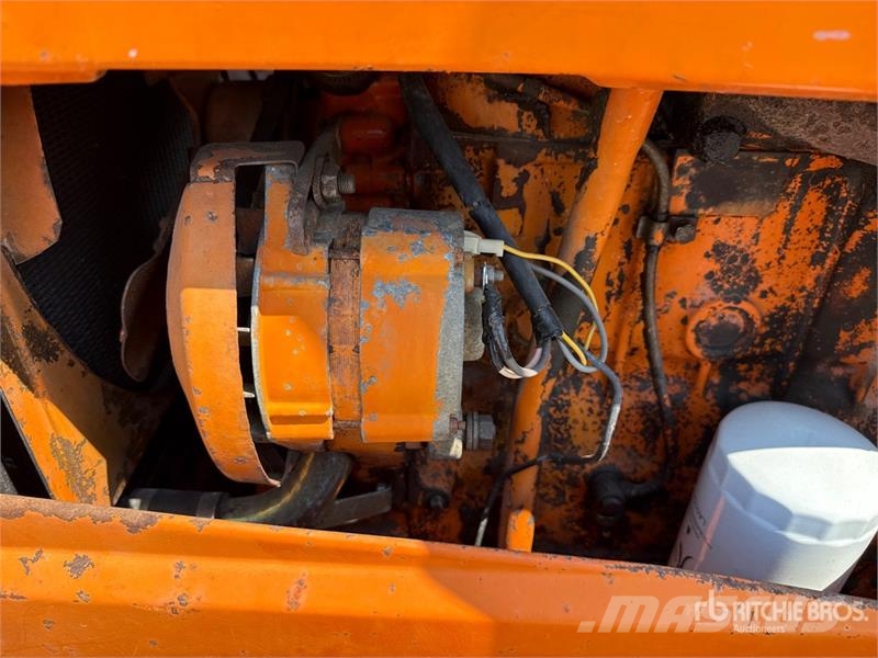 OM 655 Track Tractor Traktory