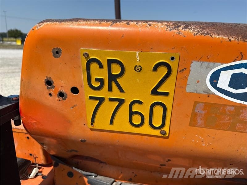 OM 655 Track Tractor Traktory