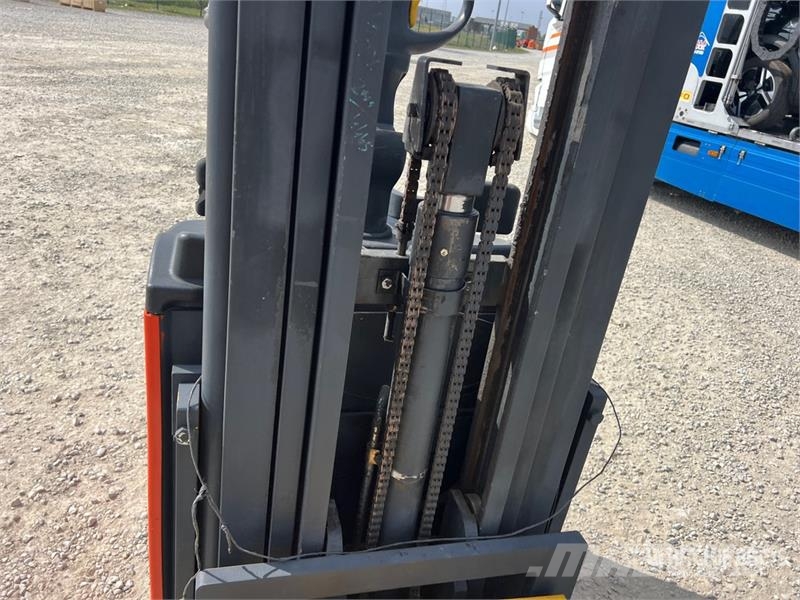 OM CTX20 2000 kg Electric Stacker Elektromos gyalogkíséretű targoncák