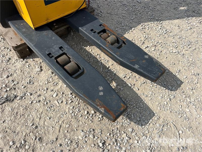 OM CTX20 2000 kg Electric Stacker Elektromos gyalogkíséretű targoncák