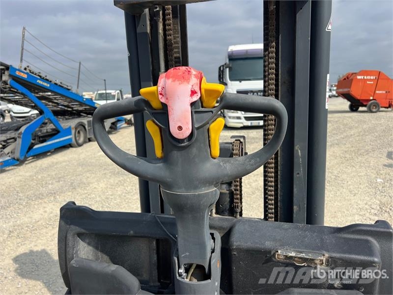 OM CTX20 2000 kg Electric Stacker Elektromos gyalogkíséretű targoncák
