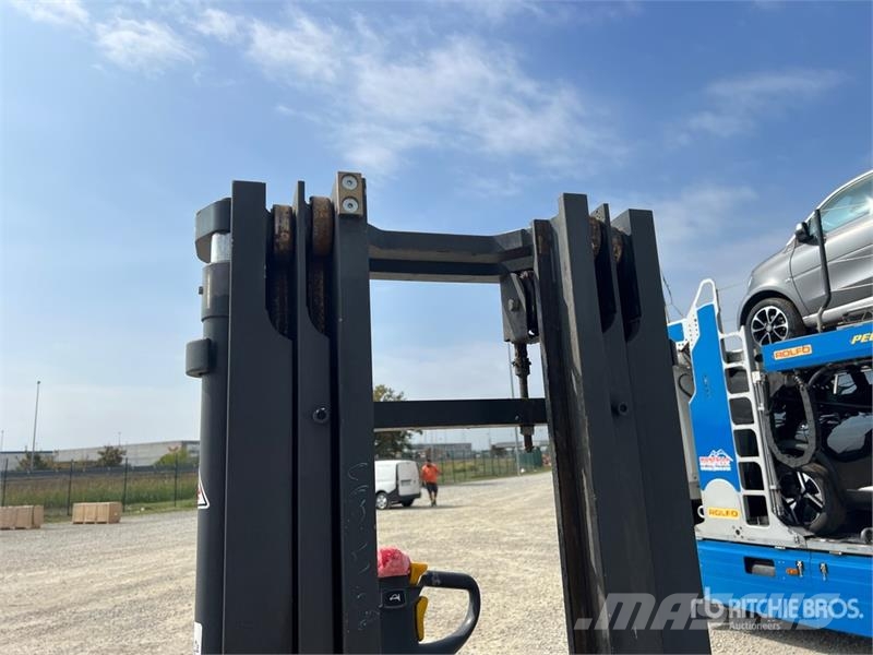 OM CTX20 2000 kg Electric Stacker Elektromos gyalogkíséretű targoncák