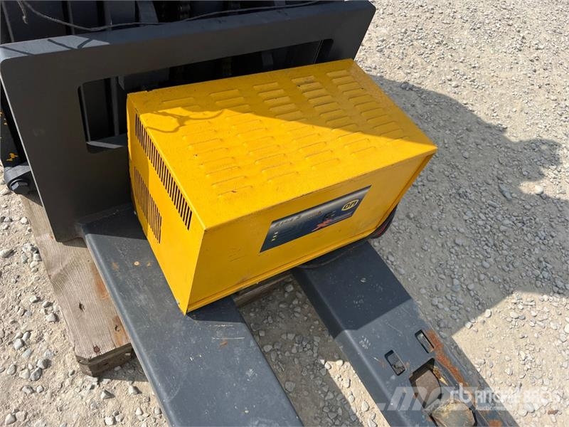 OM CTX20 2000 kg Electric Stacker Elektromos gyalogkíséretű targoncák