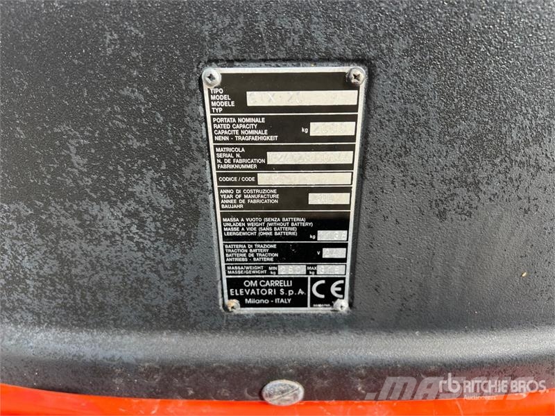OM CTX20 2000 kg Electric Stacker Elektromos gyalogkíséretű targoncák