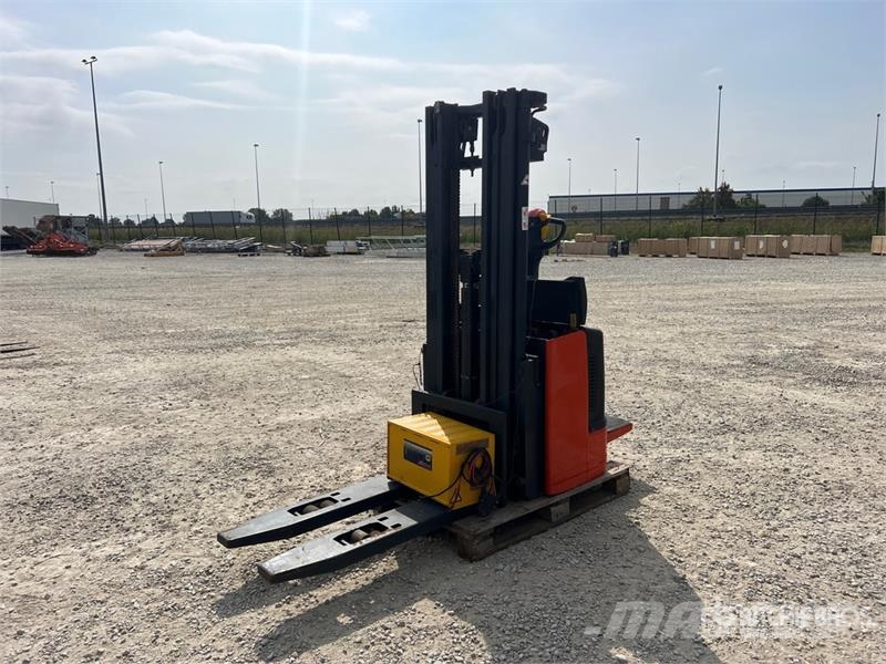 OM CTX20 2000 kg Electric Stacker Elektromos gyalogkíséretű targoncák