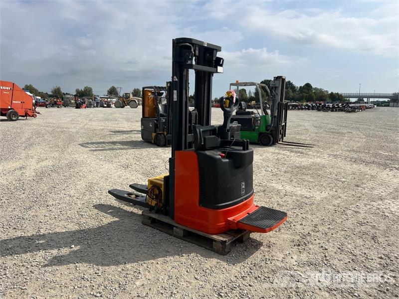 OM CTX20 2000 kg Electric Stacker Elektromos gyalogkíséretű targoncák