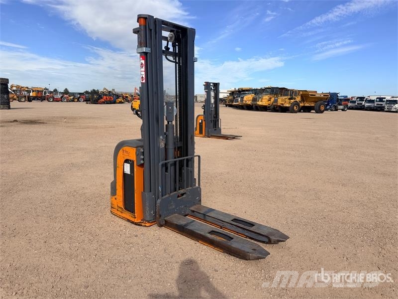 OMG 720KAC 2000 kg Gerbeur Electrique Electric Stacker Stand-in stackers