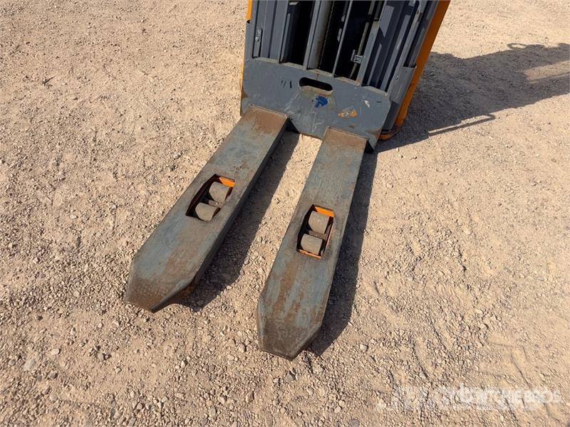 OMG 720KAC 2000 kg Gerbeur Electrique Electric Stacker Stand-in stackers