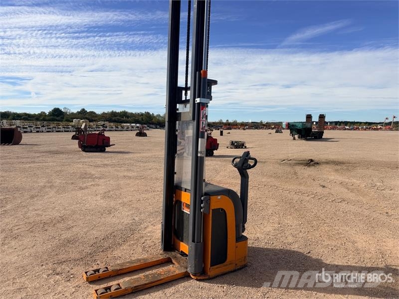 OMG 720KAC 2000 kg Gerbeur Electrique Electric Stacker Stand-in stackers
