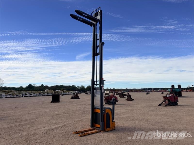OMG 720KAC 2000 kg Gerbeur Electrique Electric Stacker Stand-in stackers
