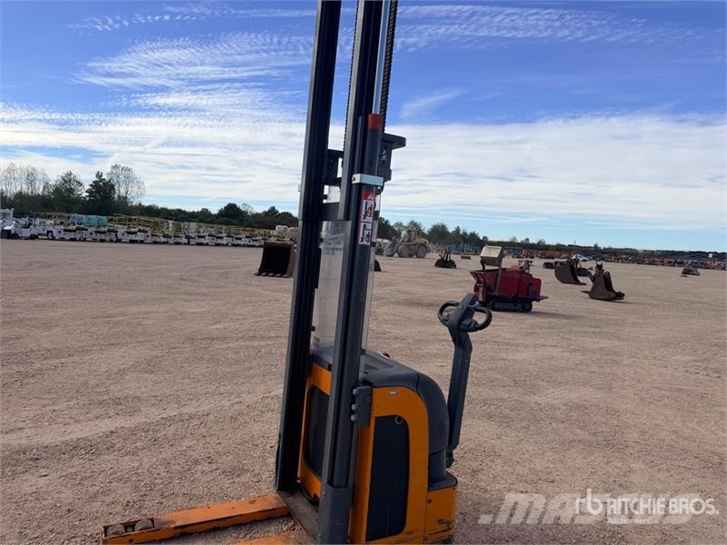 OMG 720KAC 2000 kg Gerbeur Electrique Electric Stacker Stand-in stackers