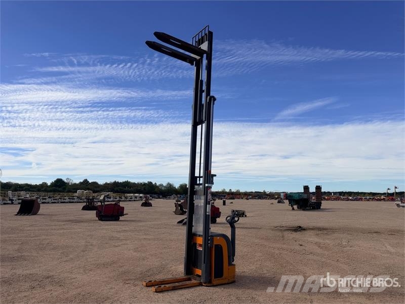 OMG 720KAC 2000 kg Gerbeur Electrique Electric Stacker Stand-in stackers