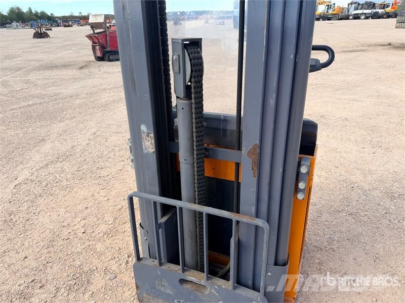 OMG 720KAC 2000 kg Gerbeur Electrique Electric Stacker Stand-in stackers