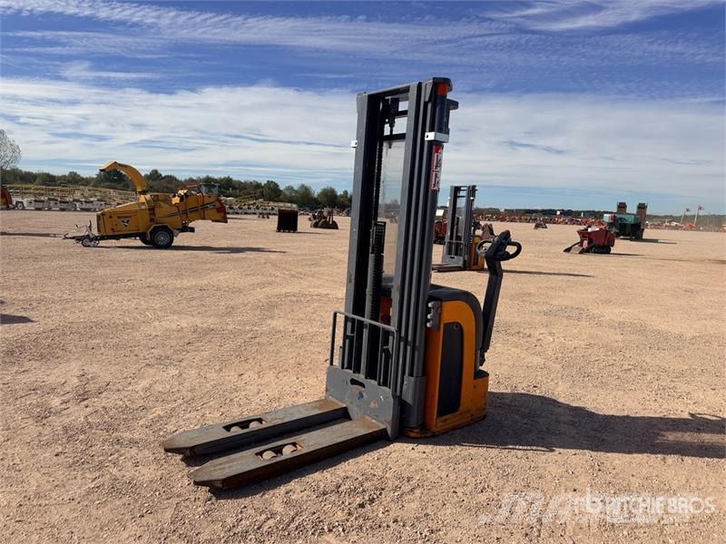 OMG 720KAC 2000 kg Gerbeur Electrique Electric Stacker Stand-in stackers