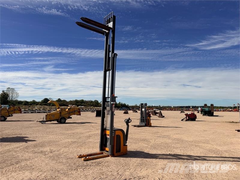 OMG 720KAC 2000 kg Gerbeur Electrique Electric Stacker Stand-in stackers