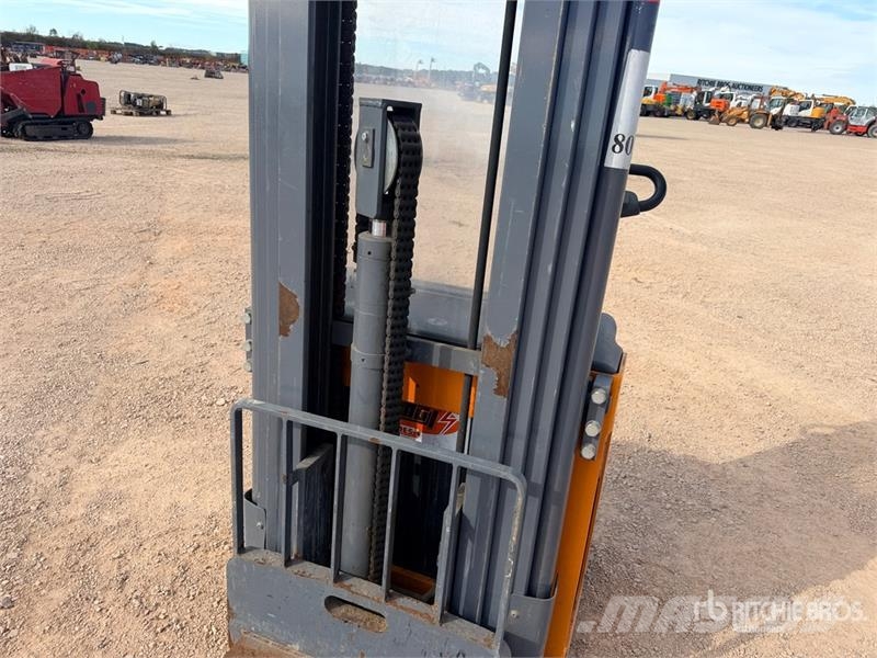 OMG 720KAC 2000 kg Gerbeur Electrique Electric Stacker Stand-in stackers