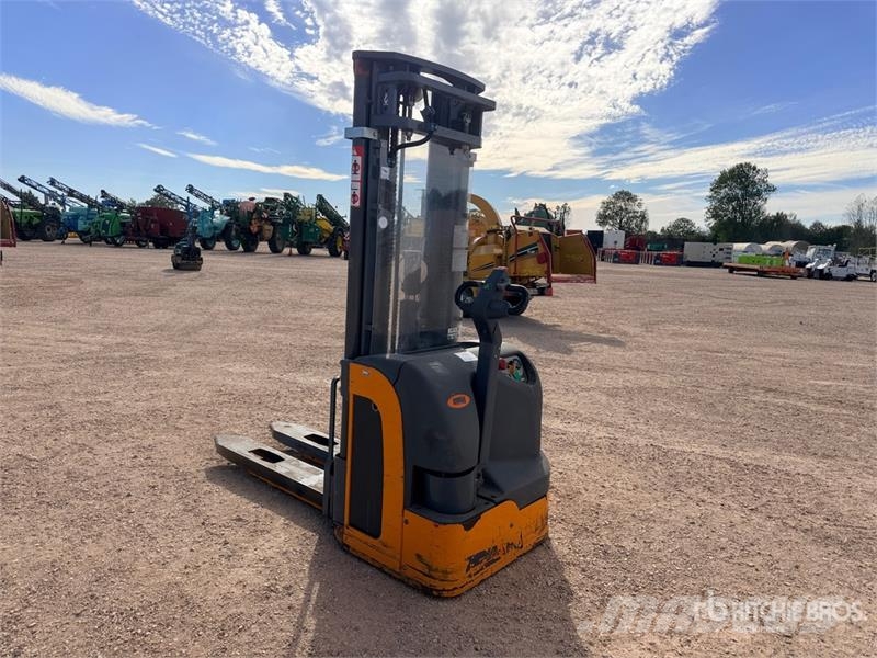OMG 720KAC 2000 kg Gerbeur Electrique Electric Stacker Stand-in stackers