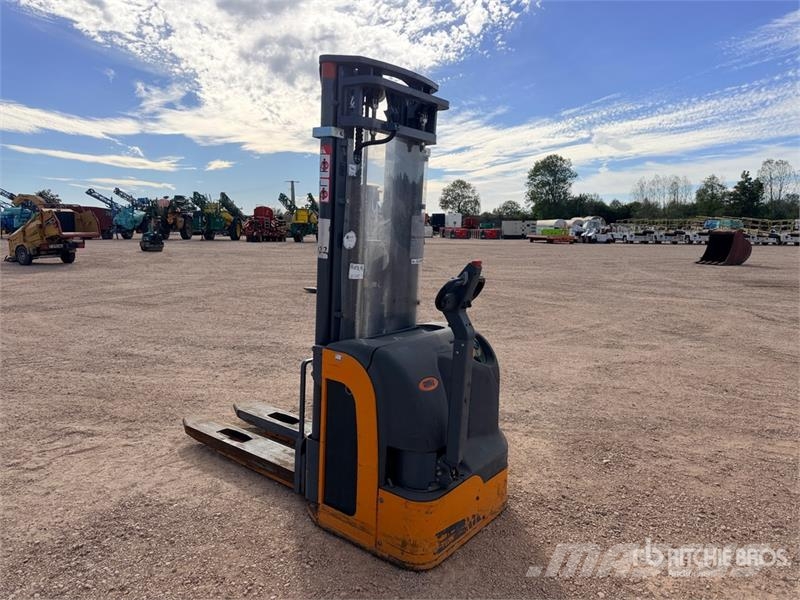 OMG 720KAC 2000 kg Gerbeur Electrique Electric Stacker Stand-in stackers