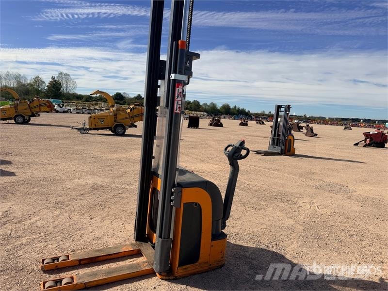 OMG 720KAC 2000 kg Gerbeur Electrique Electric Stacker Stand-in stackers