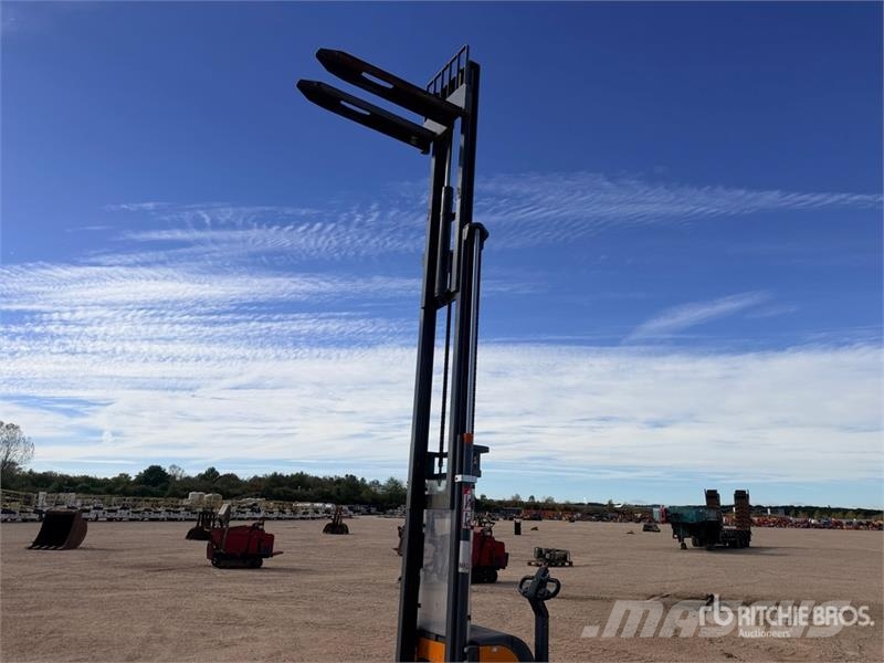 OMG 720KAC 2000 kg Gerbeur Electrique Electric Stacker Stand-in stackers