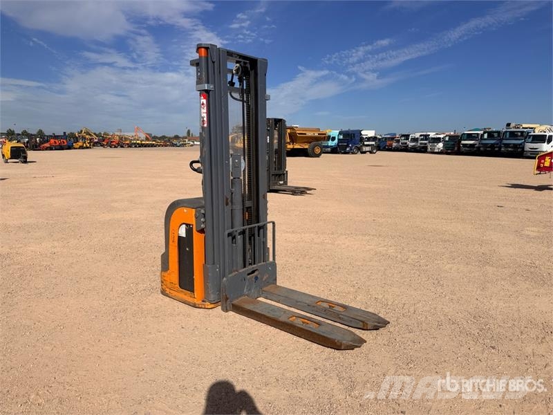 OMG 720KAC 2000 kg Gerbeur Electrique Electric Stacker Stand-in stackers