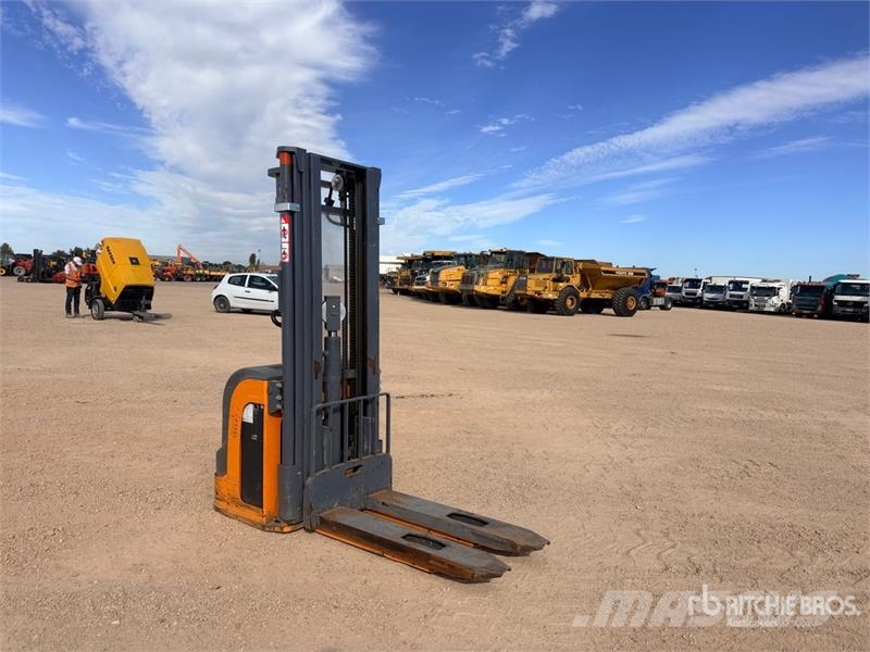 OMG 720KAC 2000 kg Transpalette Electrique Electric St 보행식 리치 지게차