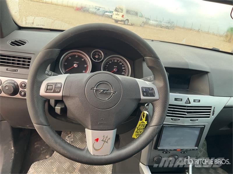 Opel Astra Automobile Automobili