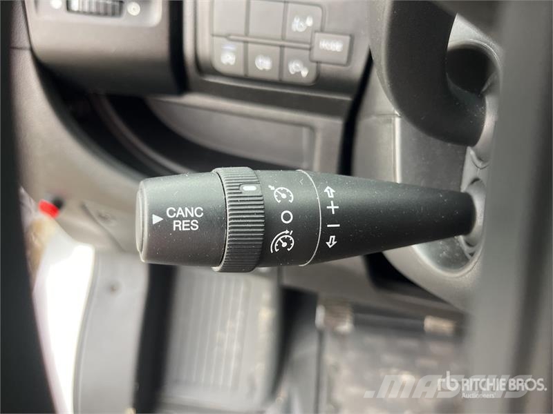 Opel Movano 2.2 103 KW KO/LBW L4 - Box body with tail l شاحنة مقفلة