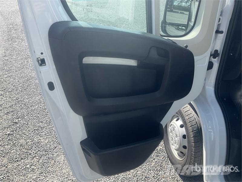 Opel Movano 2.2 103 KW DOKA tipper L3 Crew Cab Flatbed Bakwagens met gesloten opbouw
