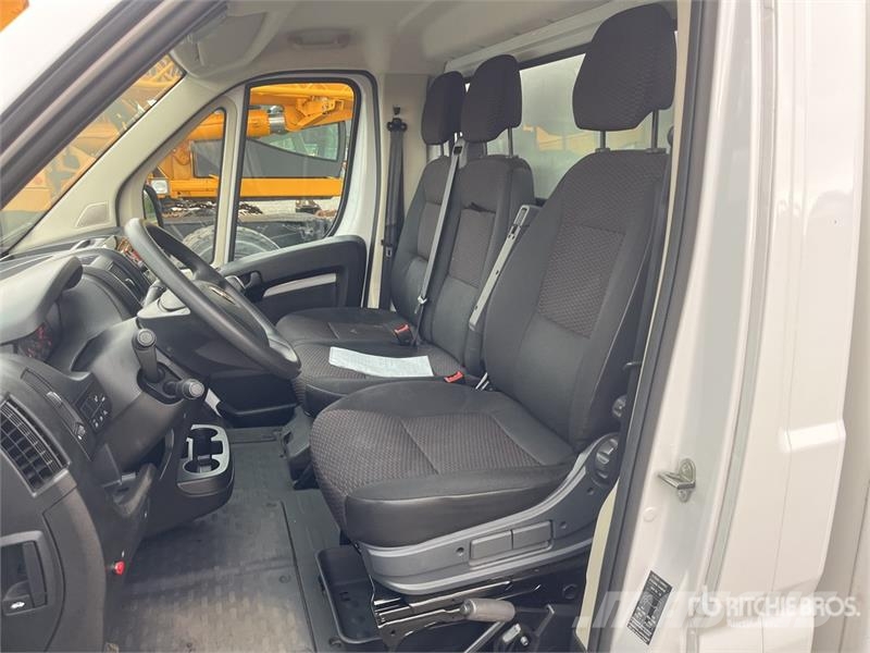 Opel Movano 2.2 103 KW KO/LBW L4 - Box body with tail l شاحنة مقفلة