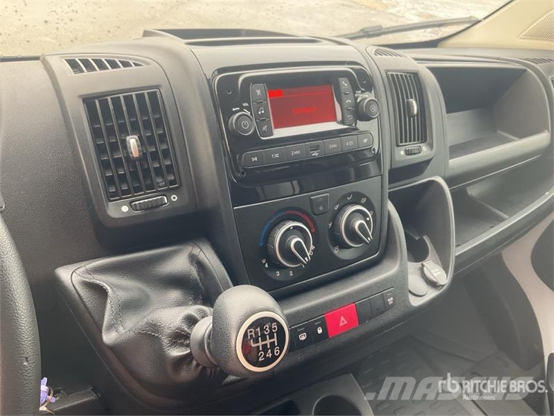 Opel Movano 2.2 103 KW KO/LBW L4 - Box body with tail l Dostavna vozila / kombiji